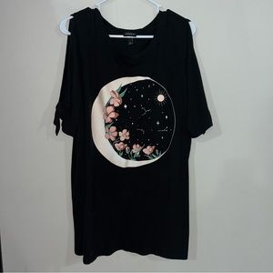 torrid Plus Size 3x Classic Fit Cold Shoulder Floral Moon Black T Shirt
